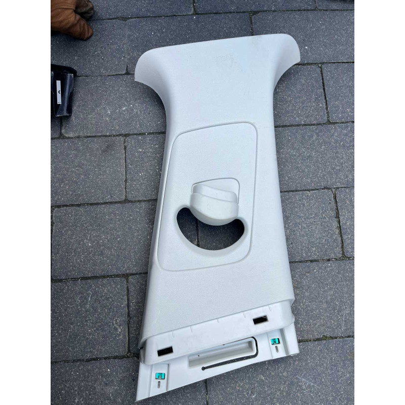 Накладка стійки салона права Kia EV6 85840CV000